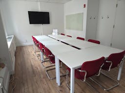 Spacious Conference Room on 5th Avenue - Image 4