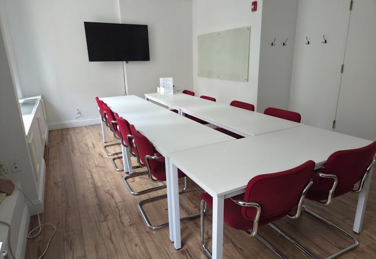 Spacious Conference Room on 5th Avenue - Image 4