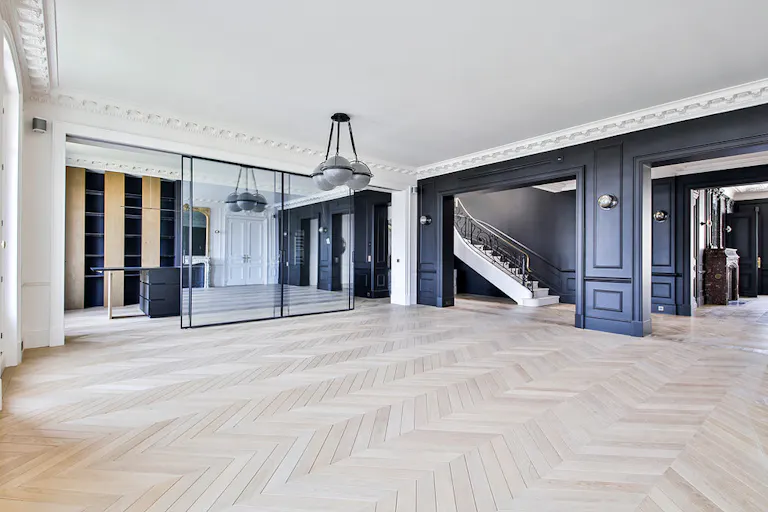 Incredible Space on Avenue Georges V - Image 0