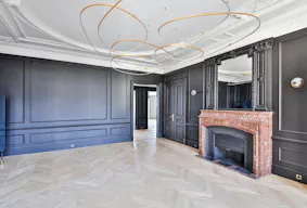 Incredible Space on Avenue Georges V - Image 1