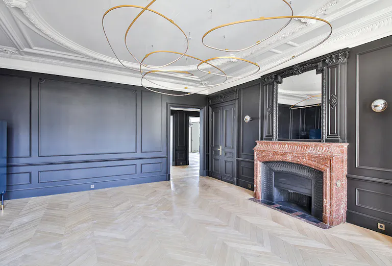 Incredible Space on Avenue Georges V - Image 1