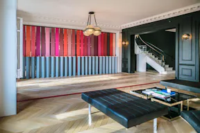 Incredible Space on Avenue Georges V - Image 5