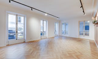 Haussmannian Event Apartment: Corporate Seminars, Conferences, Showrooms... - Image 1
