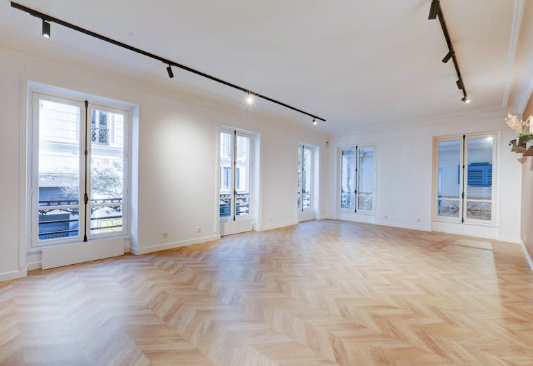 Haussmannian Event Apartment: Corporate Seminars, Conferences, Showrooms... - Image 1