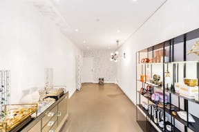 Smart Pop-Up Shop in Le Marais - Image 1