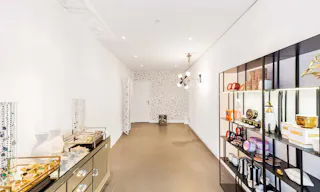 Smart Pop-Up Shop in Le Marais - Image 1