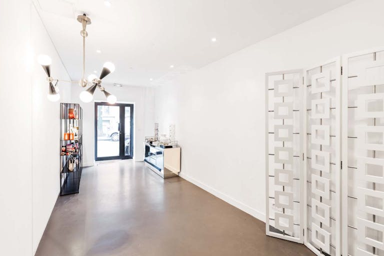 Smart Pop-Up Shop in Le Marais - Image 2