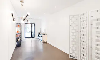 Smart Pop-Up Shop in Le Marais - Image 2