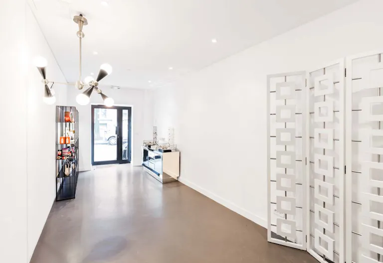 Smart Pop-Up Shop in Le Marais - Image 2