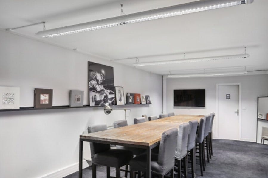 423 Square Meter Office Space on Rue Albert Thomas, Paris