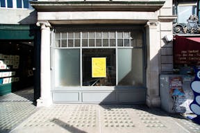 Elegant Mayfair Retail Boutique - Image 1