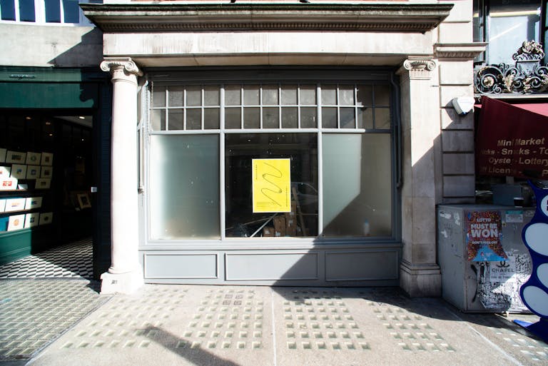 Elegant Mayfair Retail Boutique - Image 1