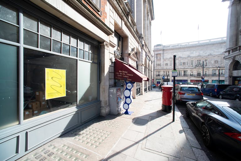 Elegant Mayfair Retail Boutique - Image 2