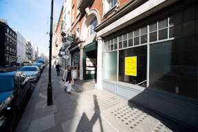 Elegant Mayfair Retail Boutique - Image 3