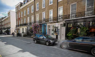 Elegant Belgravia Boutique - Image 4