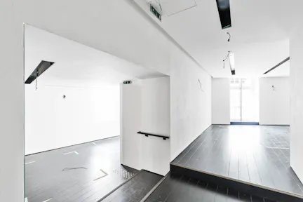 Retail Space in Paris 6th - Image 0
