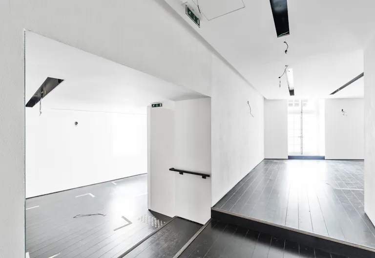 Retail Space in Paris 6th - Image 0