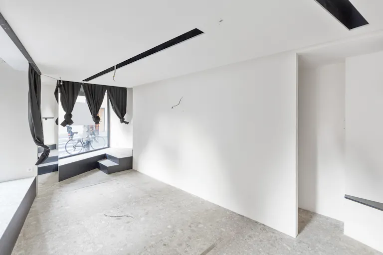 Retail Space in Paris 6th - Image 1
