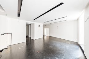 Retail Space in Paris 6th - Image 5