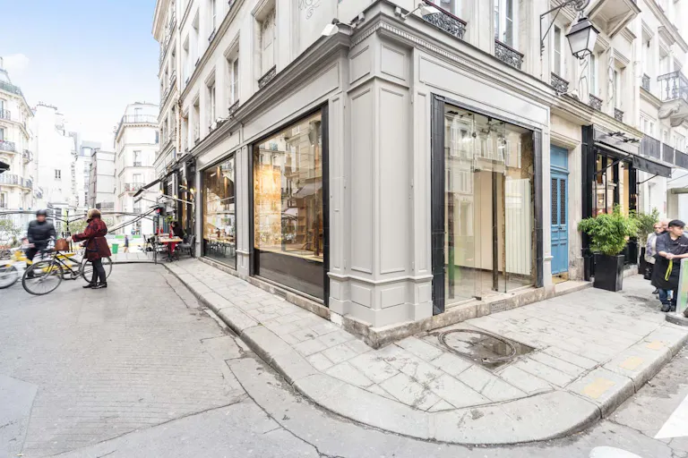 Bright Space near Rue de Rivoli - Image 2