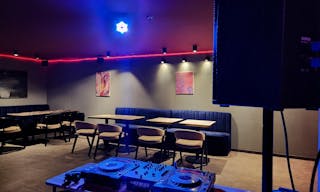 Gallery / showroom combined with a speakeasy bar in the center of Paris - Image 7