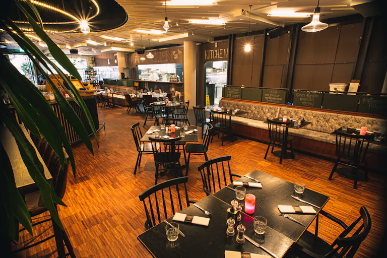 Lovely Restaurant in City Center - Image 1