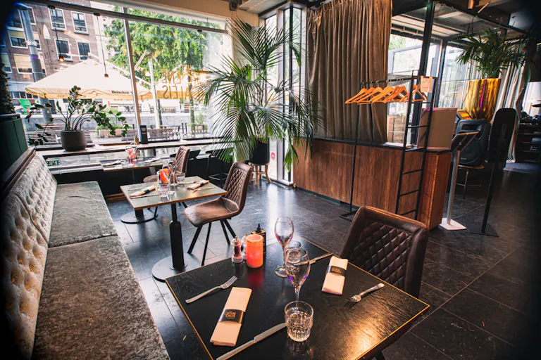 Lovely Restaurant in City Center - Image 3