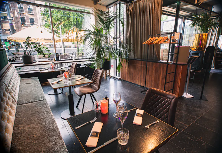 Lovely Restaurant in City Center - Image 3