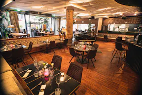Lovely Restaurant in City Center - Image 9
