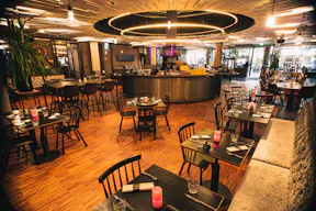 Lovely Restaurant in City Center - Image 10