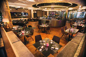 Lovely Restaurant in City Center - Image 11