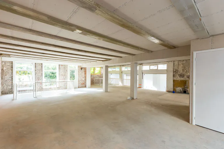 Spacious Venue in Canal District - Image 1
