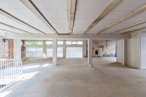 Spacious Venue in Canal District - Image 5