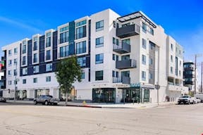 Luxurious Pop Up Retail in Noho - Image 10