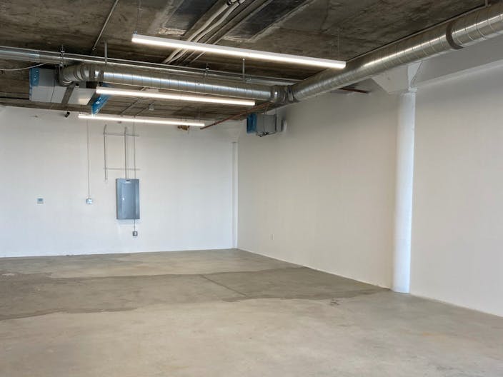 New Boutique Space in the Wharf - Image 2