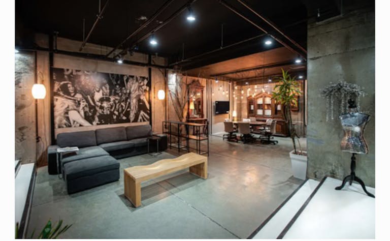 Elevate Your Event Experience in Istanbul's Chic Studio - Image 1