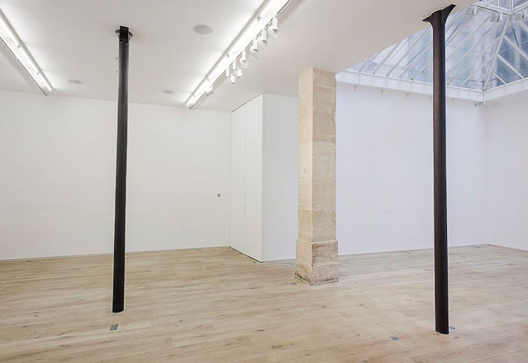 Beautiful Arts et M�tiers Showroom - Image 1