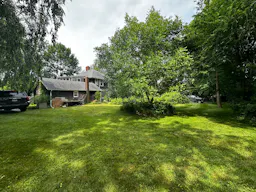 East Hampton Fringe Commercial in Heart of Business District - Image 4
