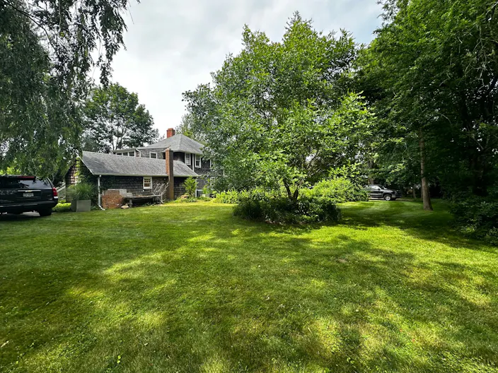 East Hampton Fringe Commercial in Heart of Business District - Image 4