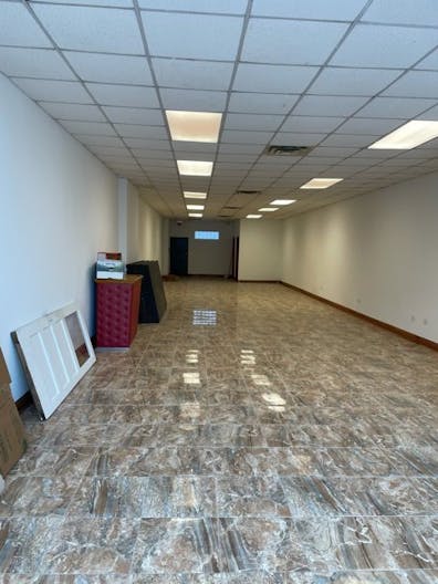 Blank canvas store front/creative space - Image 2