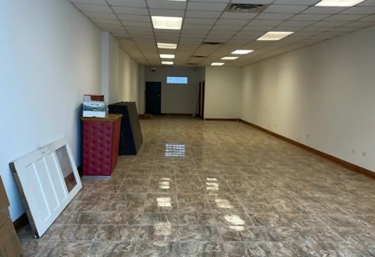 Blank canvas store front/creative space - Image 2