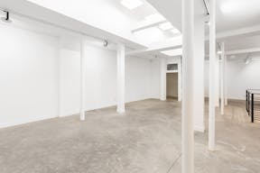 Retail Space in Le Marais - Image 2