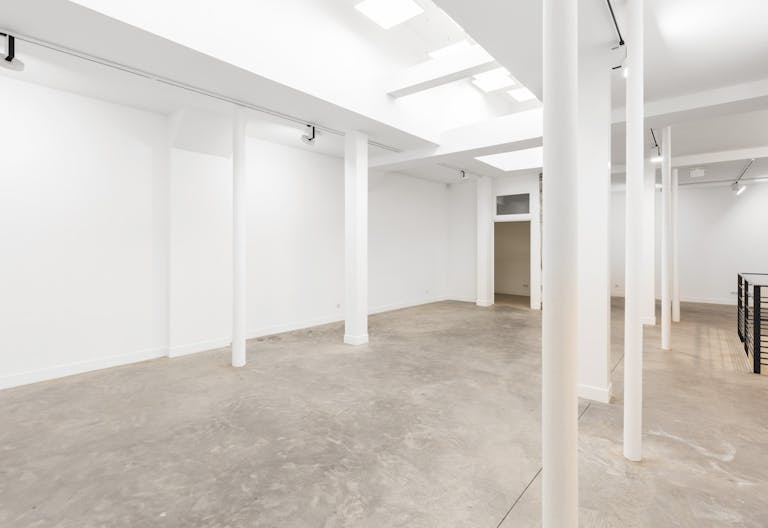 Retail Space in Le Marais - Image 2