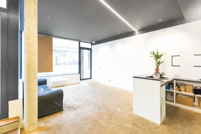 Bright Gallery in Le Marais - Image 3