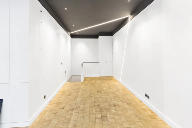 Bright Gallery in Le Marais - Image 4