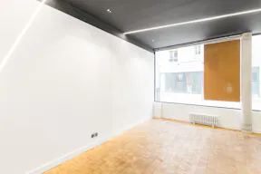 Bright Gallery in Le Marais - Image 5