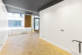 Bright Gallery in Le Marais - Image 6