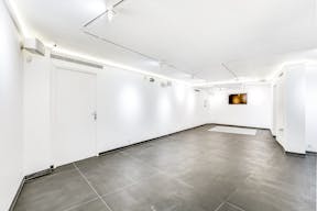 Art Gallery Near Champs-Elysées - Image 1