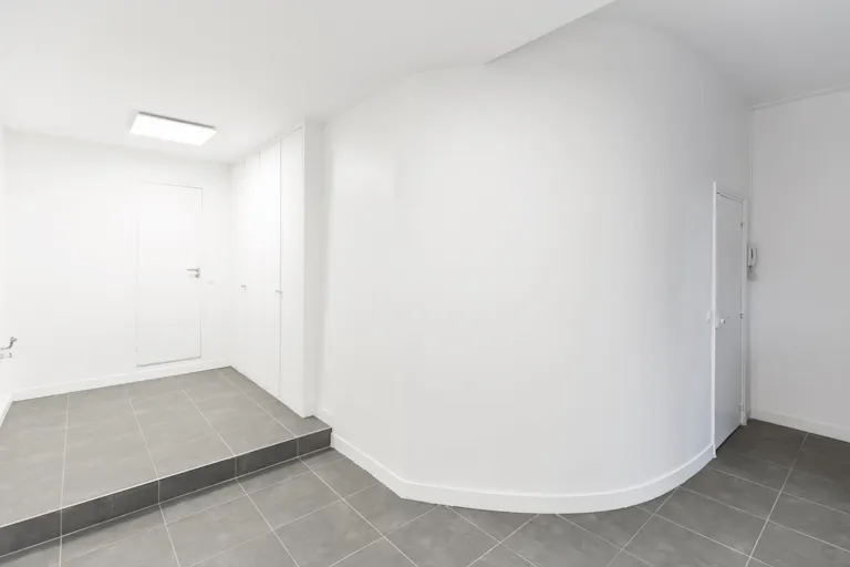 Classic Le Marais Art Gallery - Image 0
