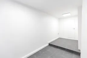 Classic Le Marais Art Gallery - Image 1
